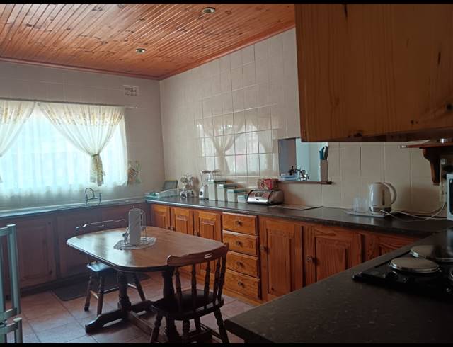 4 BEDROOM HOUSE FOR SALE IN WOODLANDS